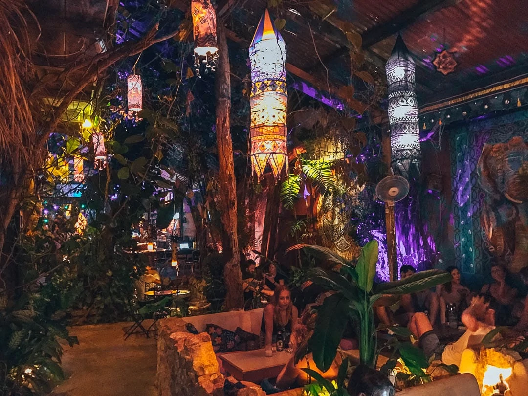 amigos hostel flores