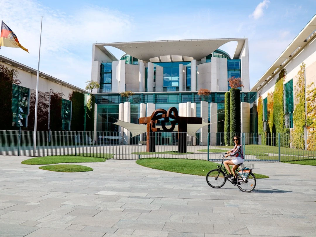 bundeskanzleramt im regierungsviertel in berlin sehenswuerdigkeiten bundeskanzleramt im regierungsviertel in berlin sehenswuerdigkeiten