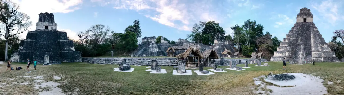 Tikal hauptplatz