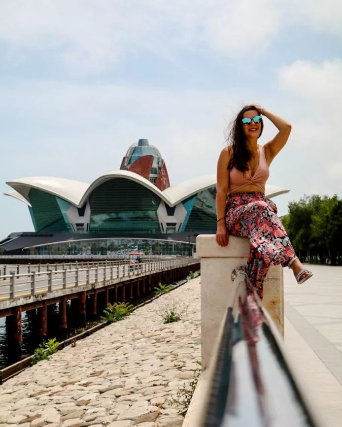 Baku Aserbaidschan Sehenswuerdigkeiten waterfront mall