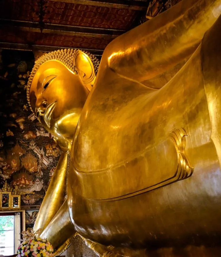 bangkok liegender buddha im wat pho
