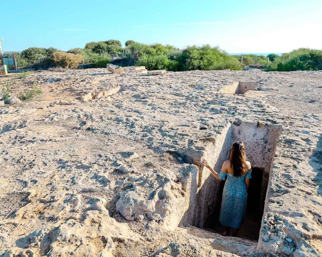 ayia napa makronissos ancient tombs grabeingang ayia napa makronissos ancient tombs grabeingang