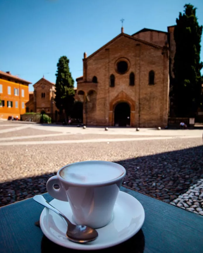 italien bologna fruehstueck in der sonne