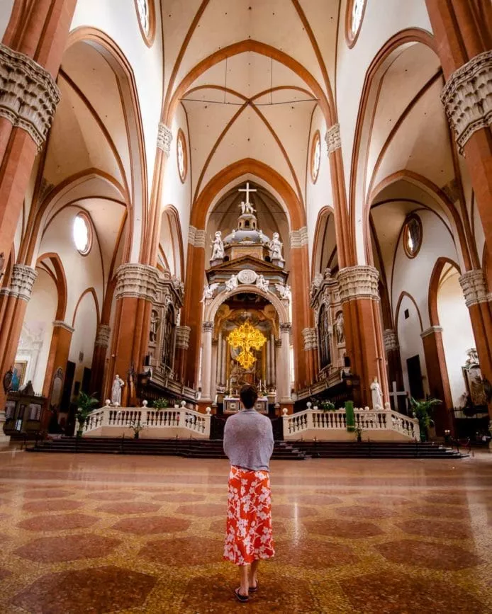 kirche von innen bologna