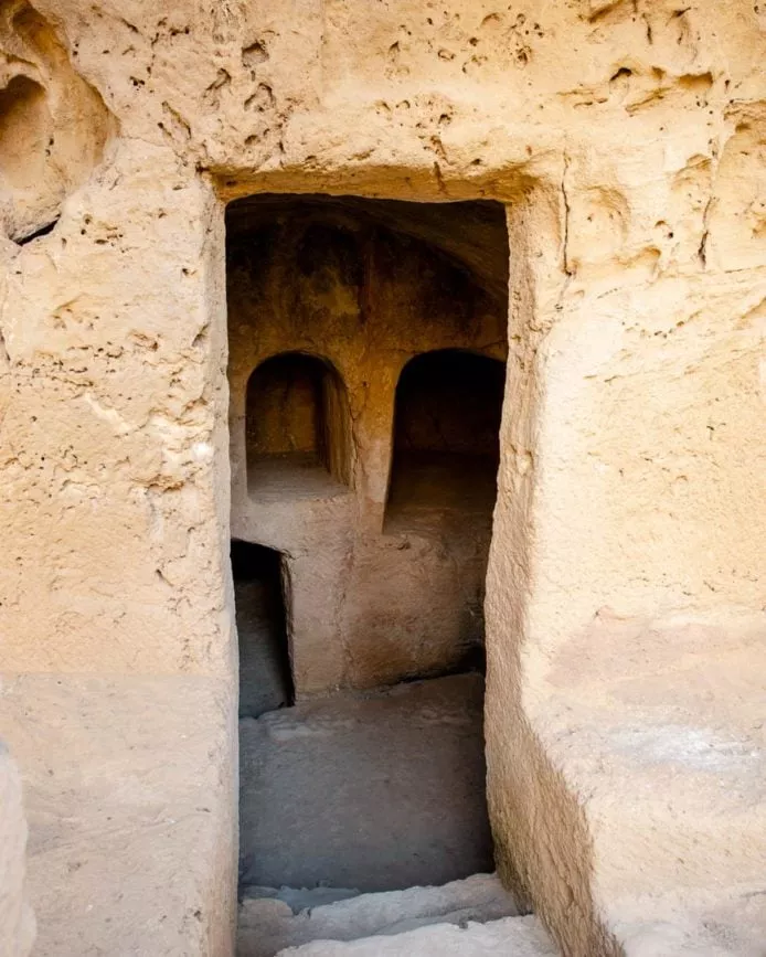 koenigsgraeber von nea paphos grabkammer koenigsgraeber von nea paphos grabkammer