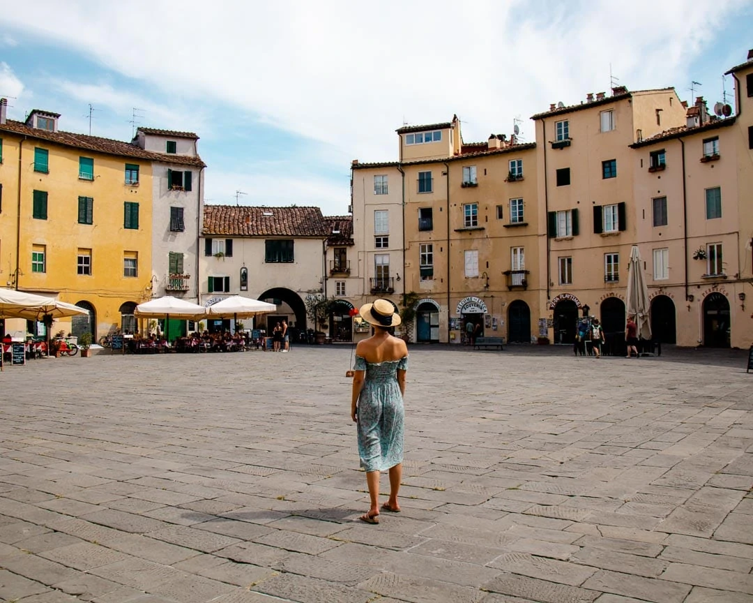 lucca piazza dellanfiteatro lucca piazza dellanfiteatro