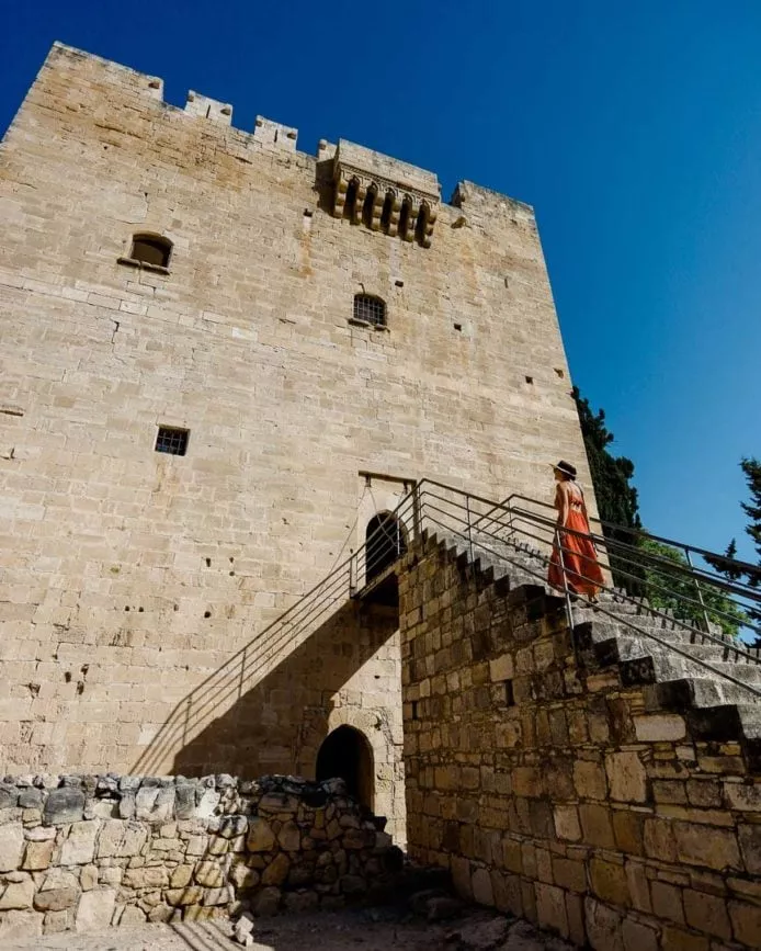 mittelalterburg kolossi eingang