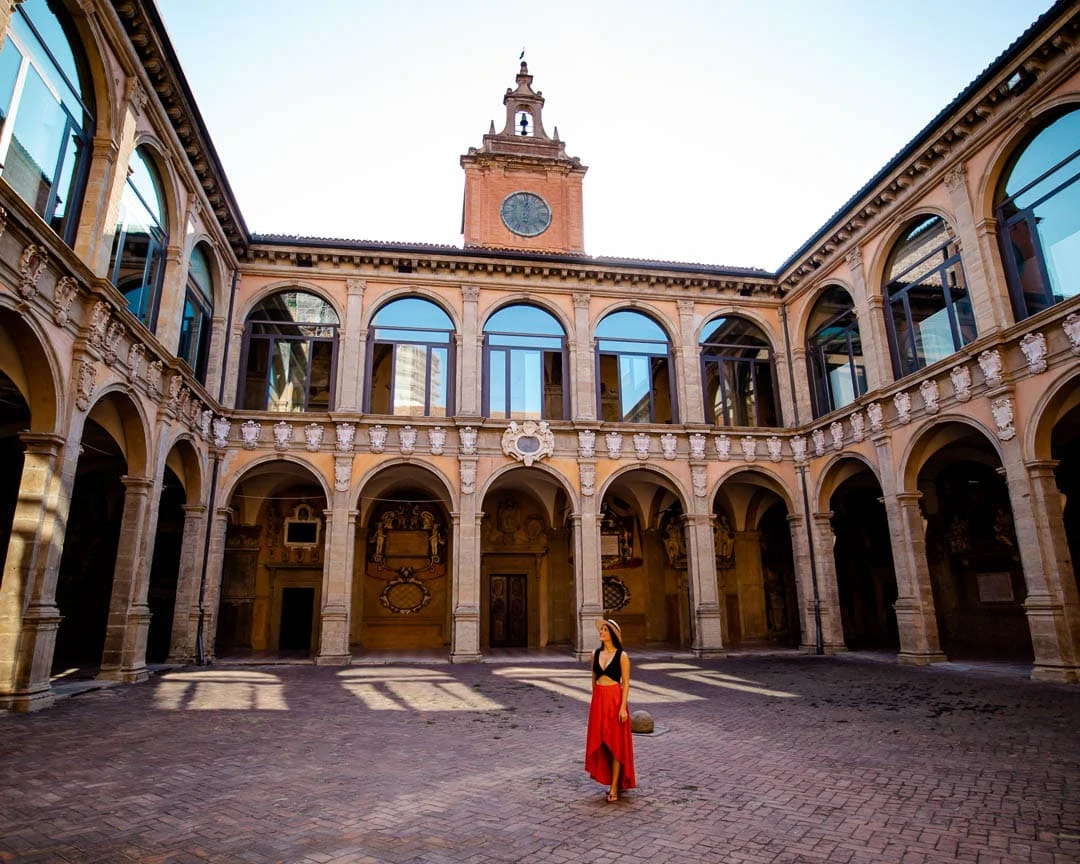 palazzo dell archiginnasio innenhof