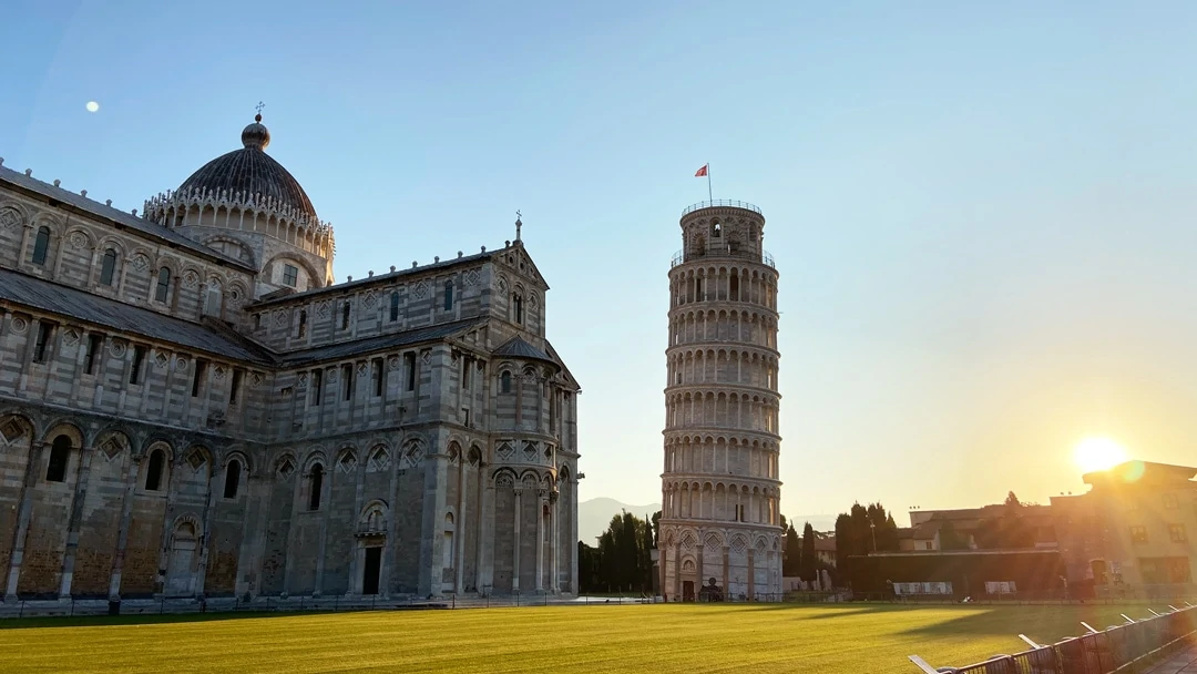 piazza dei miracoli in pisa