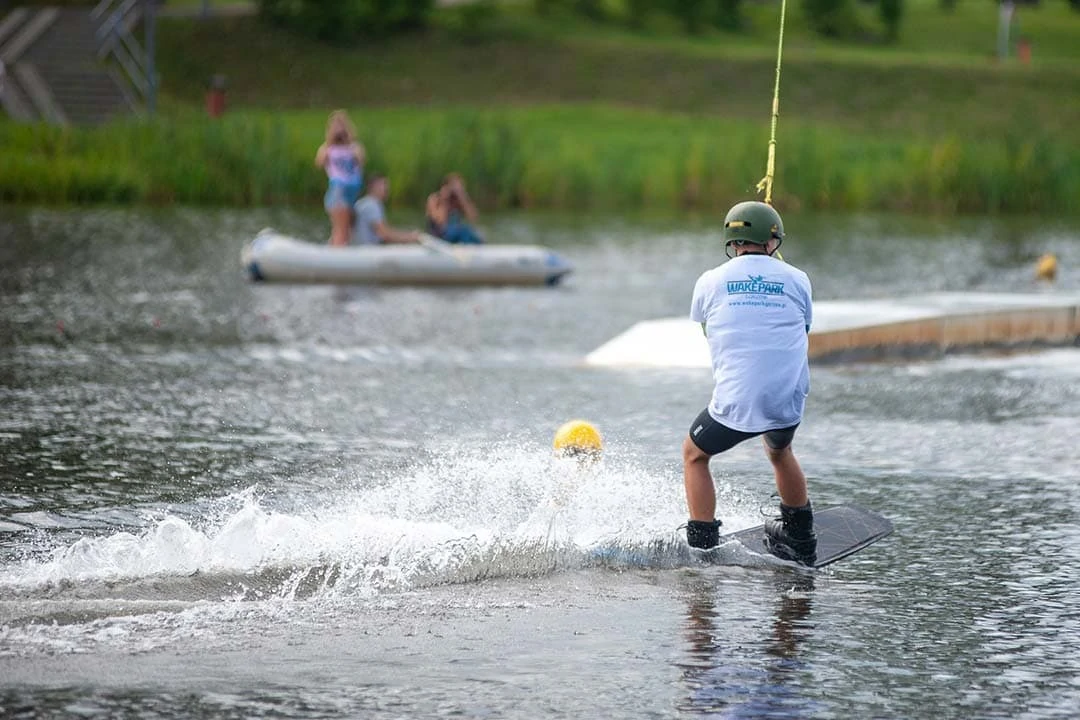 freizeitaktivitaet in der naehe wakeboarden