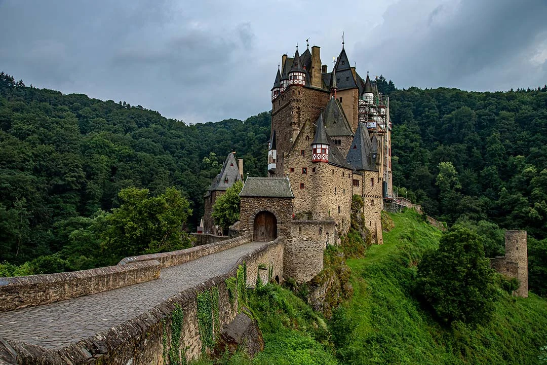 freizeitaktivitaeten burg eltz