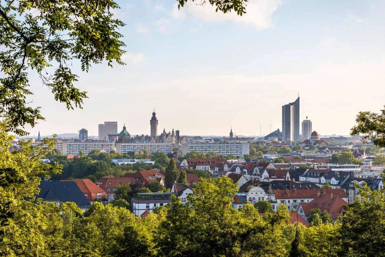 01 teaser Fockeberg Skyline Aussichtspunkt Sehenswürdigkeiten Park Philipp Kirschner leipzig.travel Leipzig Sehenswürdigkeiten