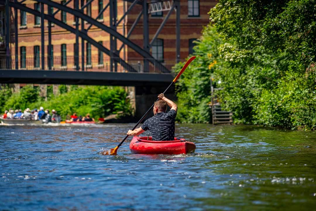 Kajakfahrer Weiße Elster Wasserstadt Wassersport Industriekultur Back Packer org leipzig.travel