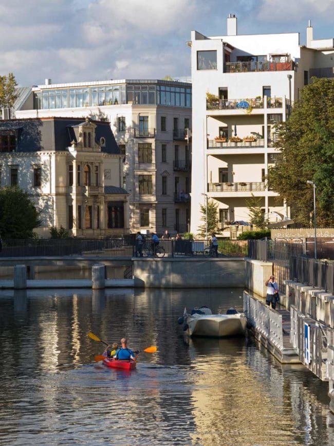 Stadthafen Paddelboot Wasserstadt Wassersport Bootsverleih PUNCTUM leipzig.travel