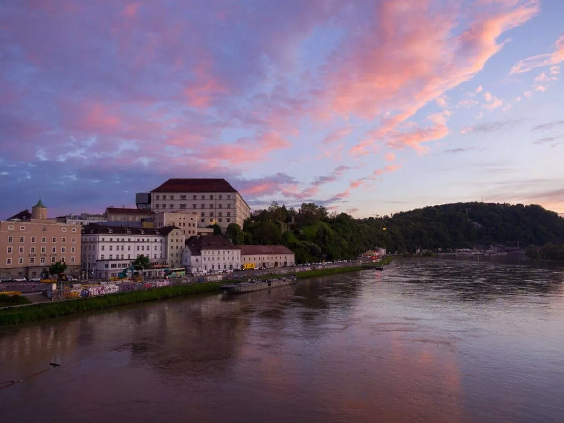 ausblick auf die donau sonnenuntergang