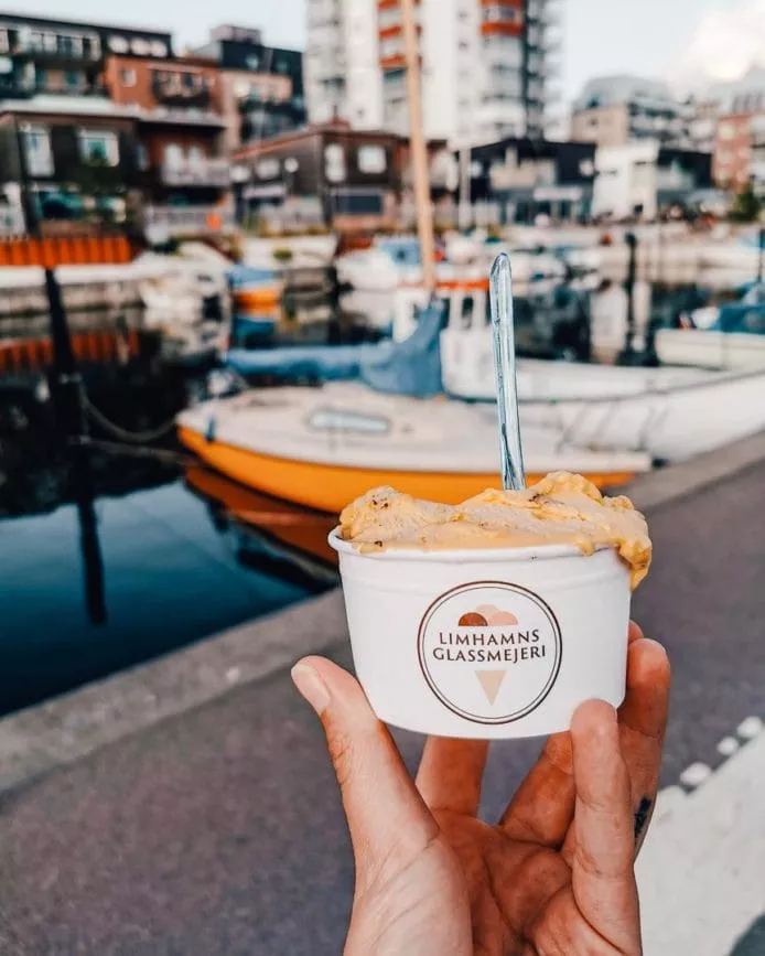 eis im hafen von limhamn