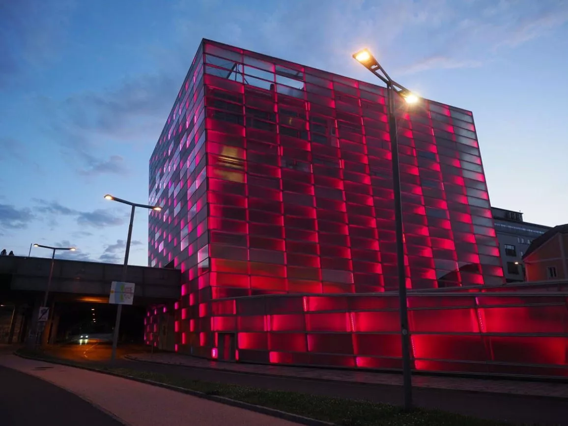 linz ars electronica centre beleuchtet