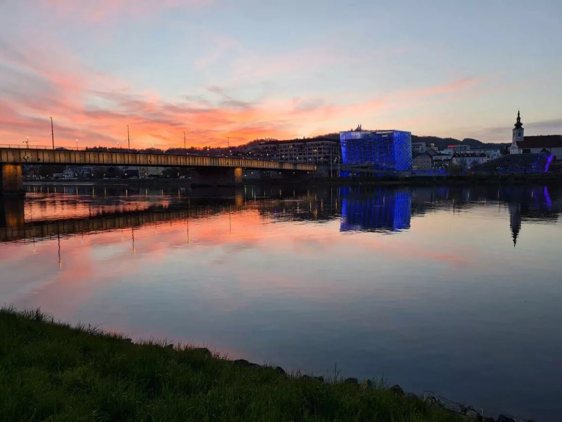 linz donau ausblick linz oberoesterreich Linz Sehenswürdigkeiten Nibelungenbrücke
