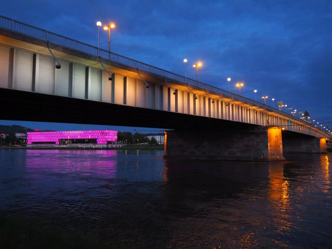 linz lentos und nibelungenbruecke