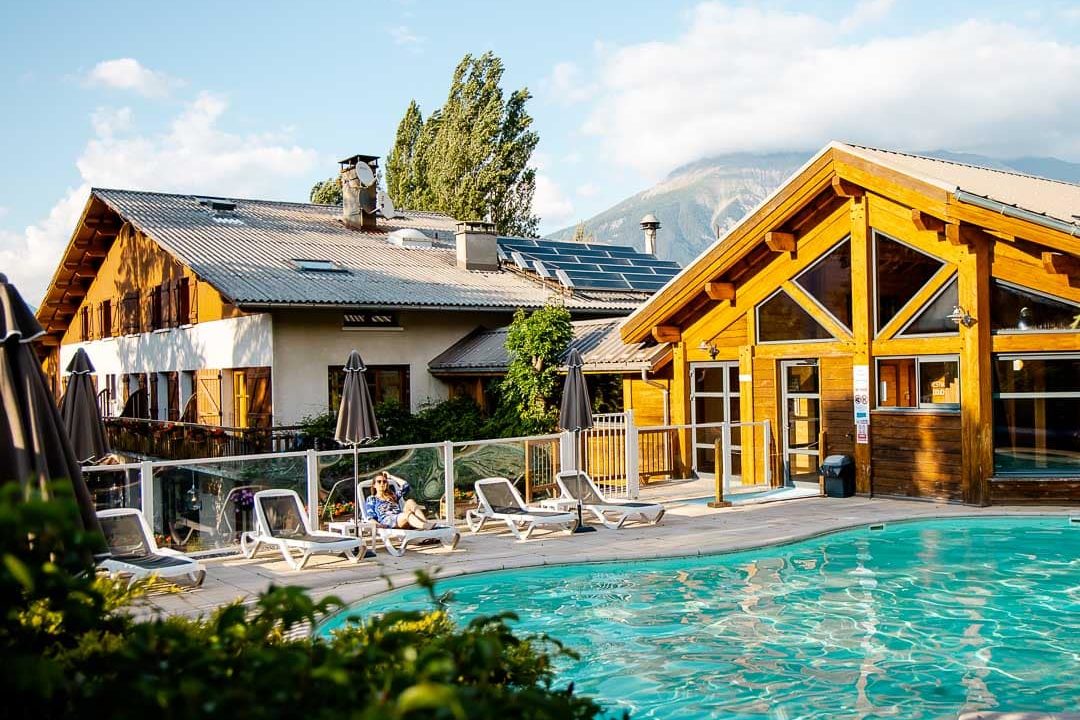 lac de serre poncon hotel