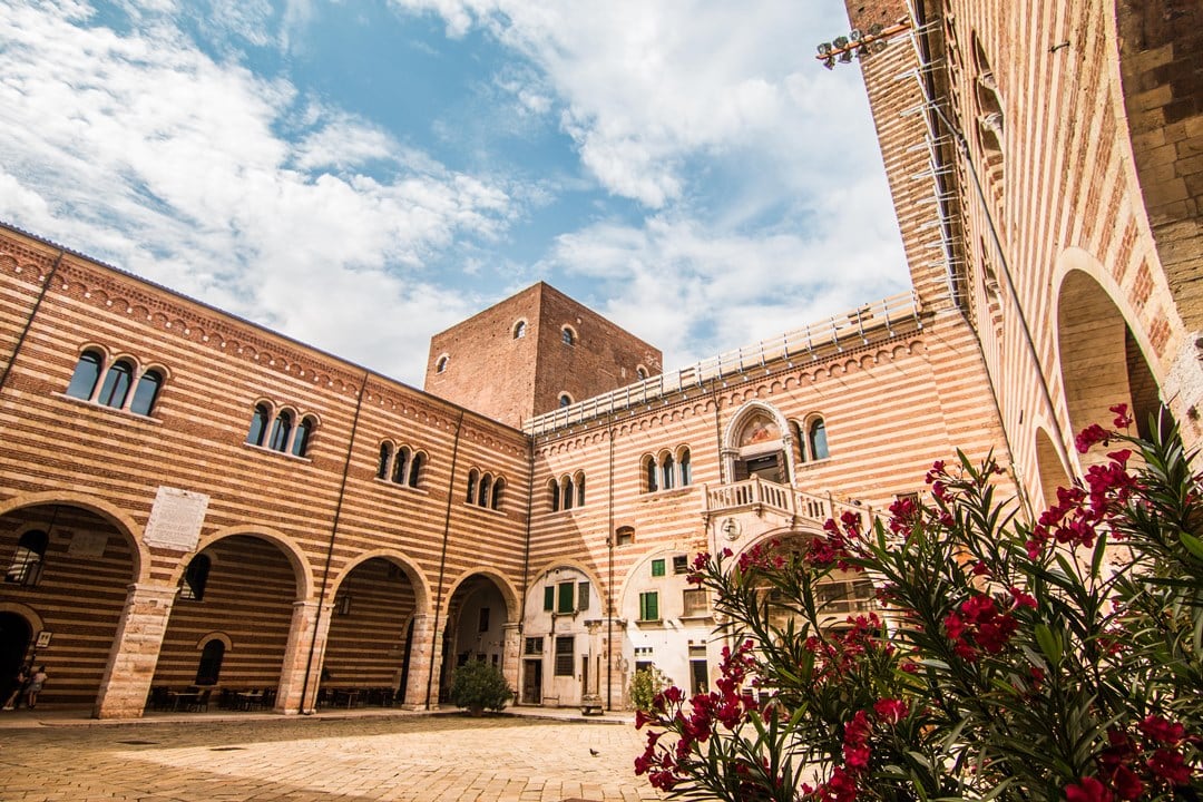 verona innenhof zur galleria darte moderna