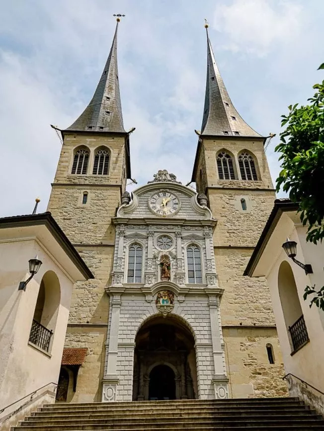 Luzern Hofkirche außen