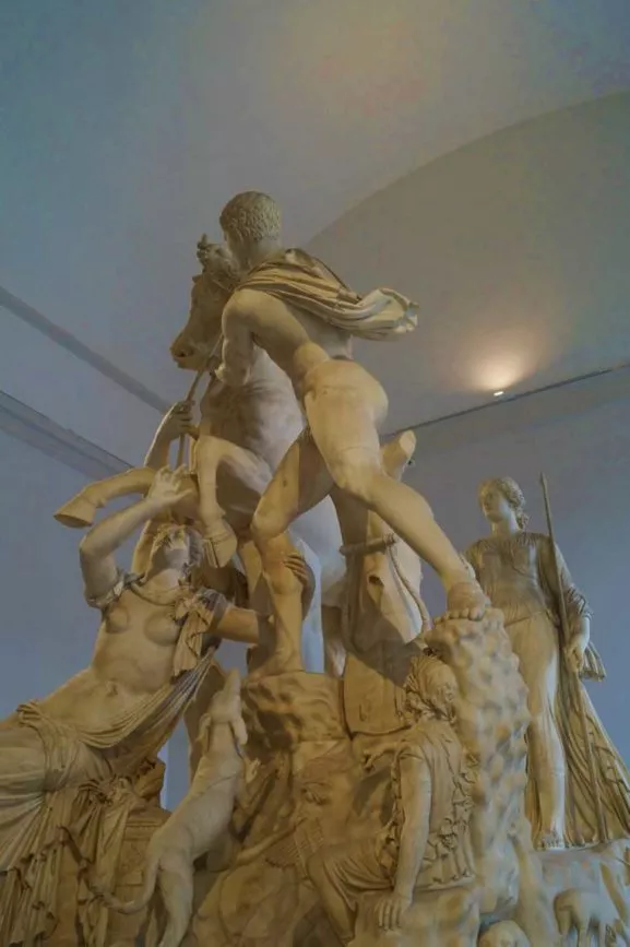 Neapel Archaeologisches Nationalmuseum Farnesische Bulle