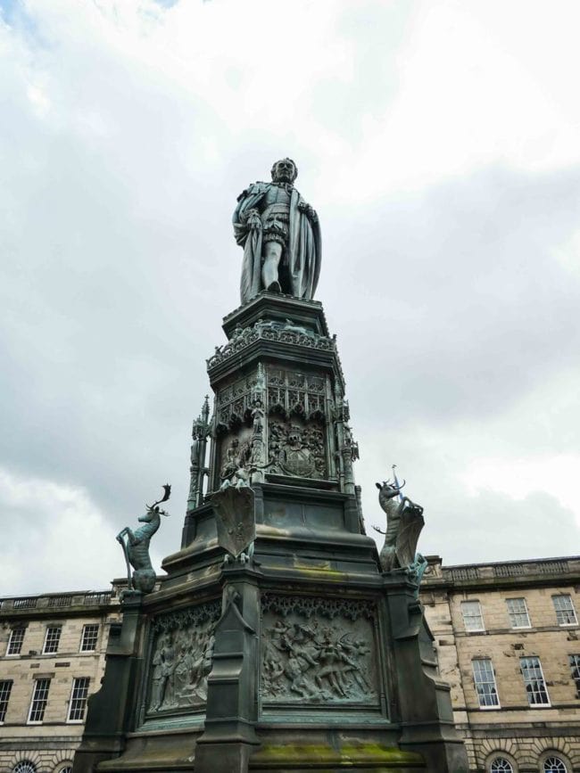 edinburgh Statue vor St. Giles Cathedral