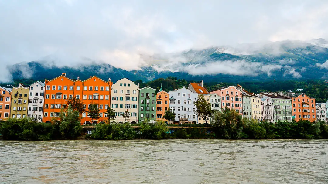 Innsbruck Bunte Häuser am Innufer