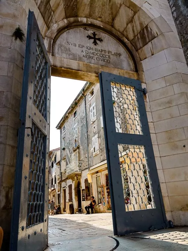 istrien euphrasius basilika eingang