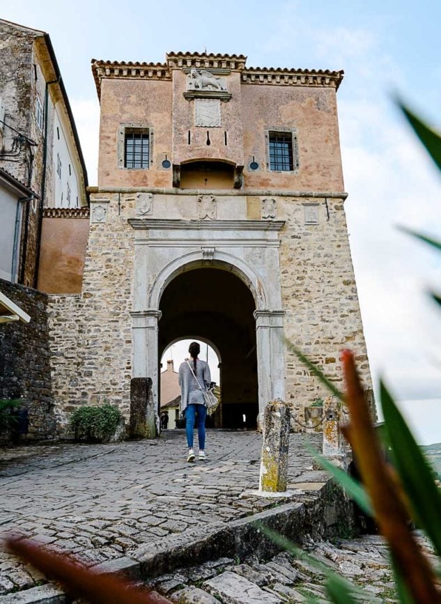 Istriens Motovun Stadttor