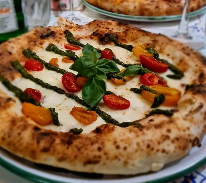 Italien Neapel Pizza