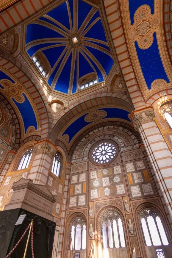 mailand Cimitero Monumentale innen