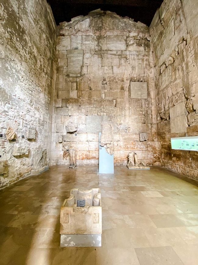 pula Augustustempel innen