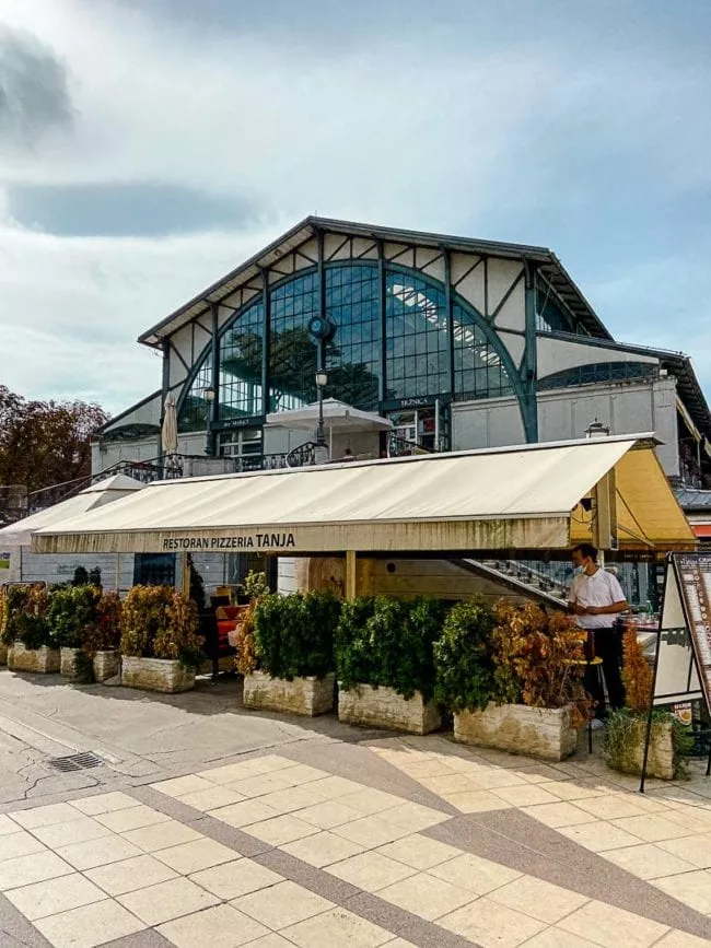 pula markthalle außen