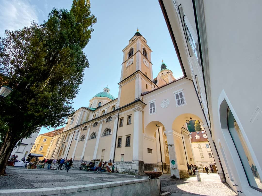 Ljubljana Nikolauskirche außen 2
