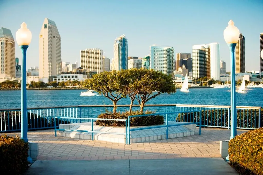 Depositphotos 503137660 L kleiner.jpg Skyline Blick Coronado Island San Diego