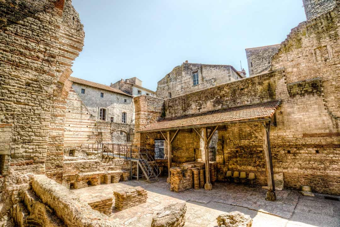 arles provence roemische ruinen