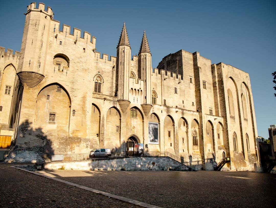 avignon papstpalast aussenfassade