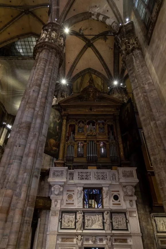 mailänder dom innen Seitenflügel