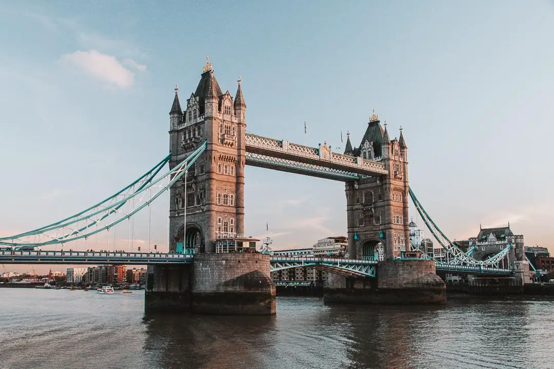 Tower Bridge bei Sonnenuntergang