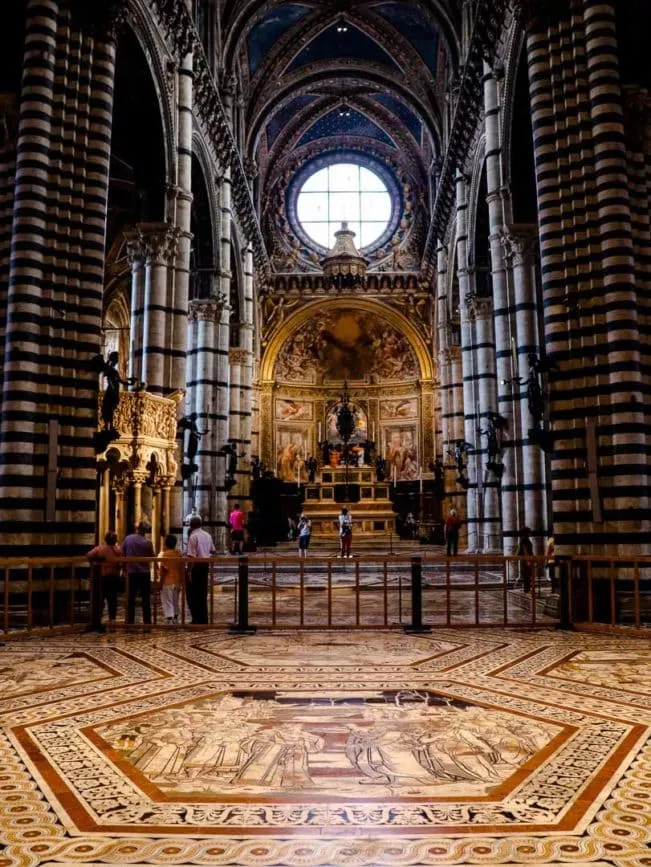 Innen Dom Siena