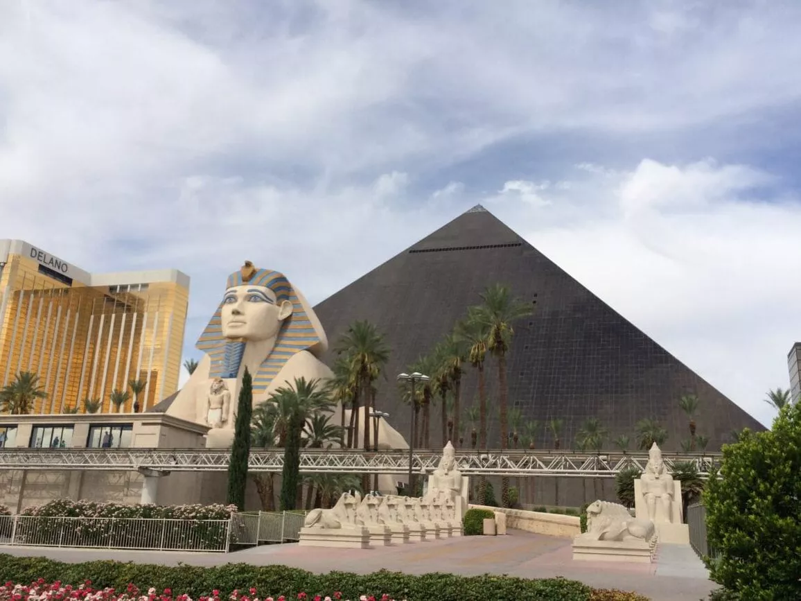 luxor hotel Luxor Hotel Las Vegas