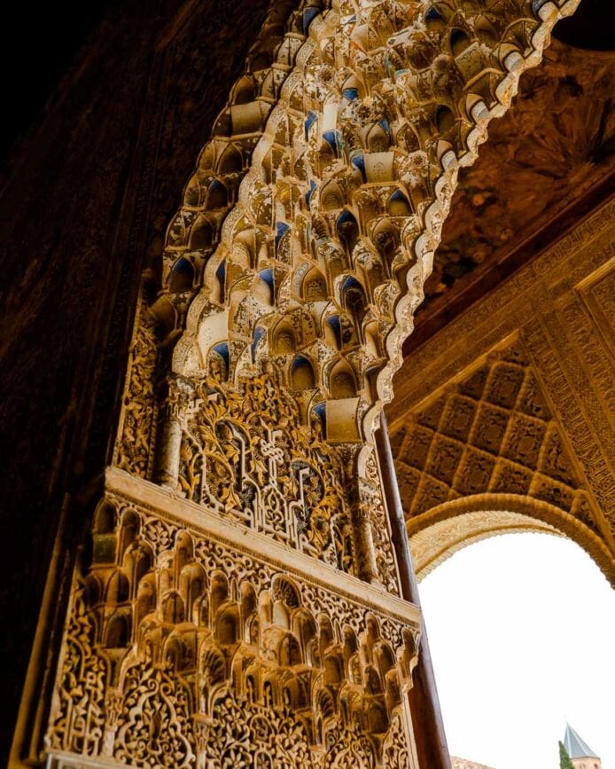 andalusien granada alhambra nasridenpalaeste boegen