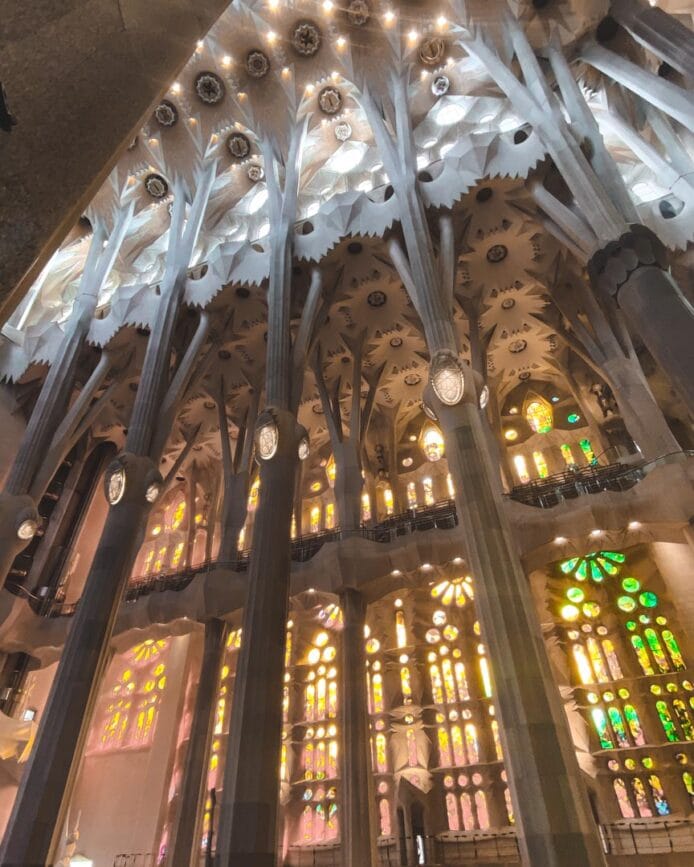 barcelona sagrada familia bunte fenster 2