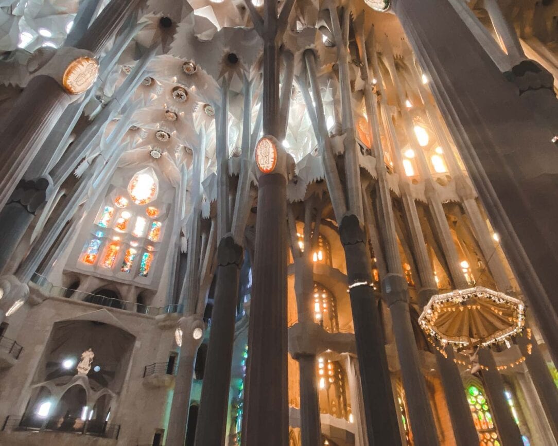 barcelona sagrada familia kirchenschiff