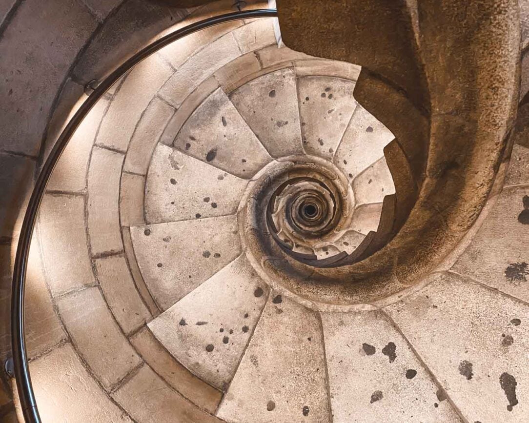 barcelona sagrada familia passionsturm wendeltreppe