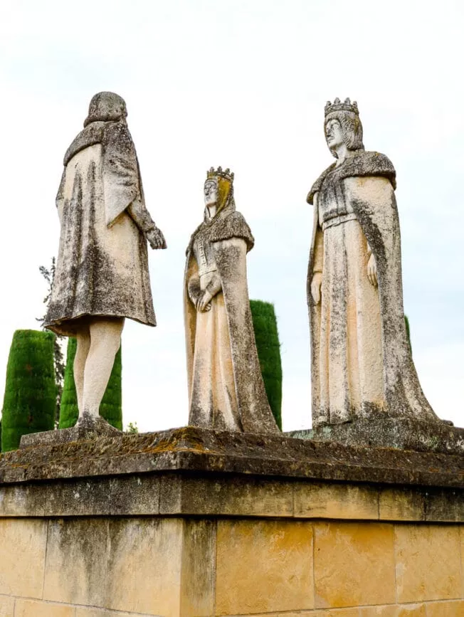 cordoba alcazar de los reyes cristianos kolumbustatue cordoba alcazar de los reyes cristianos kolumbustatue