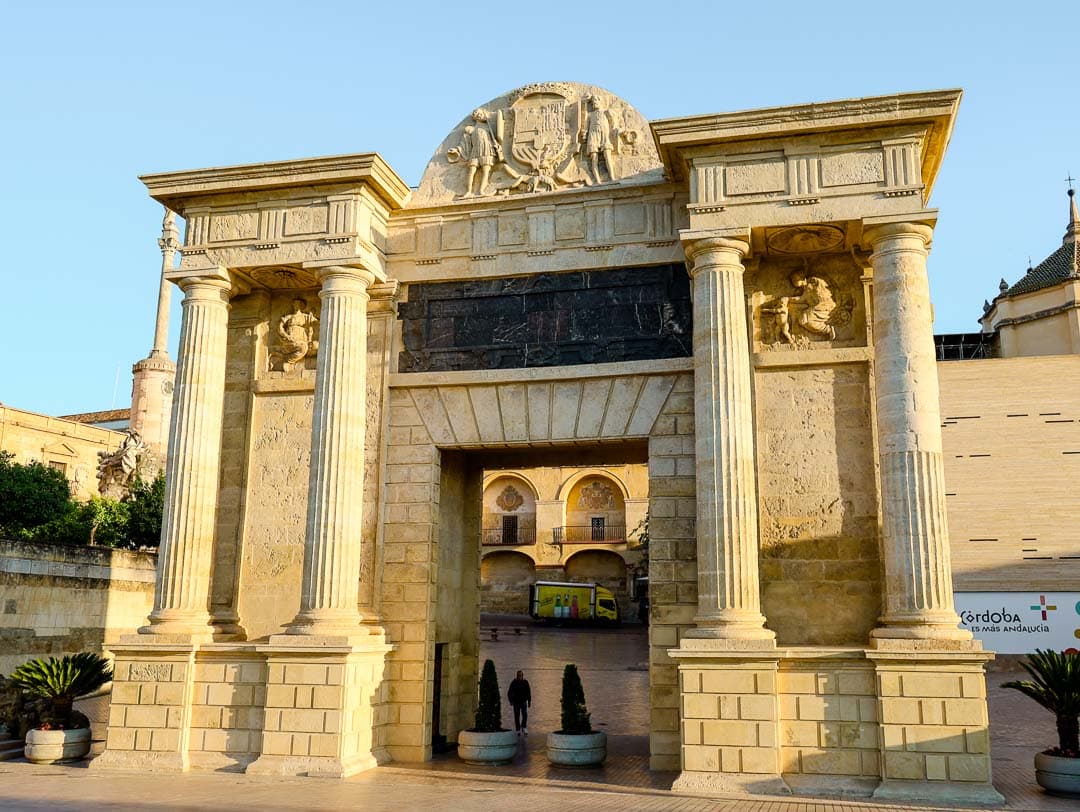 cordoba roemische bruecke puerta del puente cordoba roemische bruecke puerta del puente