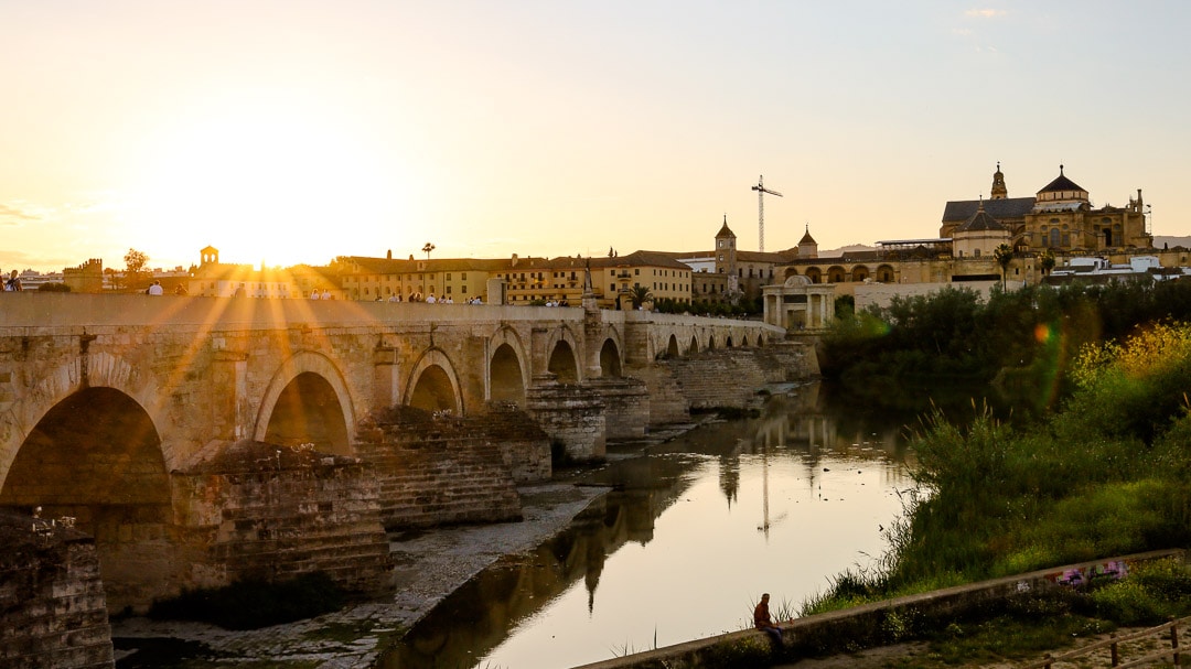 cordoba roemische bruecke sonnenuntergang cordoba roemische bruecke sonnenuntergang